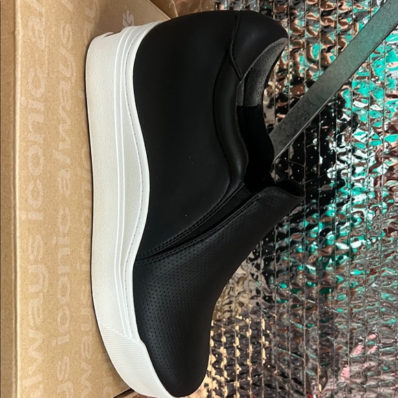 Dr. Scholl's Black and White Woman's Slip-On wedge - Picture 3 of 5